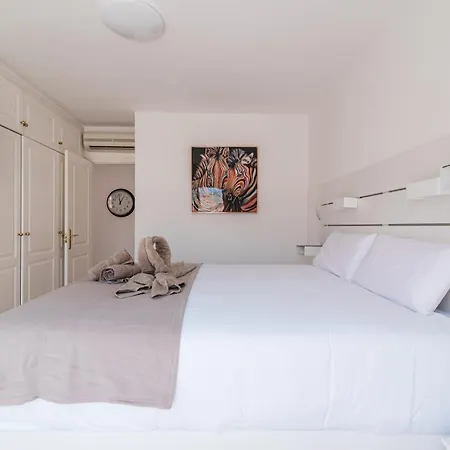 Comfortable 4-bedroom With Private Gardens Villa Costa Adeje (Tenerife)