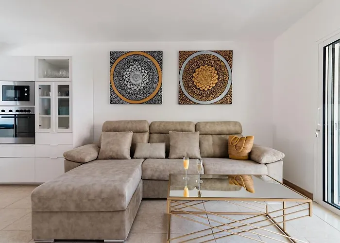 Comfortable 4-bedroom With Private Gardens Costa Adeje (Tenerife)