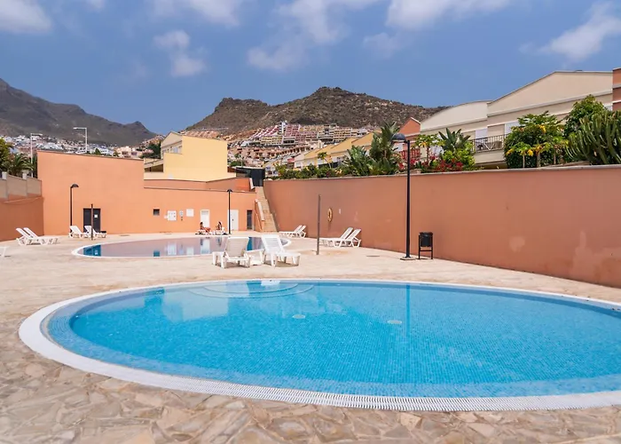 Villa Comfortable 4-bedroom With Private Gardens Costa Adeje (Tenerife)