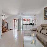Comfortable 4-bedroom With Private Gardens Willa