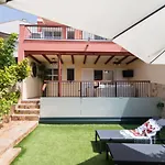 Willa Comfortable 4-bedroom With Private Gardens