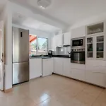 Willa Comfortable 4-bedroom With Private Gardens