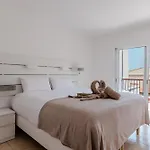 Willa Comfortable 4-bedroom With Private Gardens *