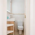 Comfortable 4-bedroom With Private Gardens Willa