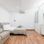Willa Comfortable 4-bedroom With Private Gardens