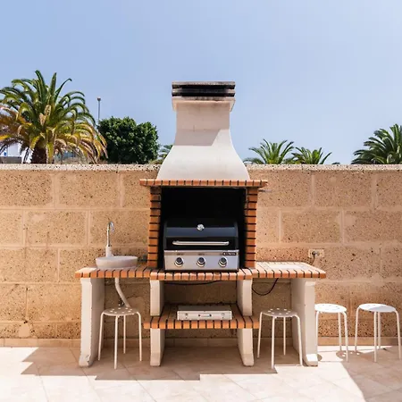 Comfortable 4-bedroom With Private Gardens