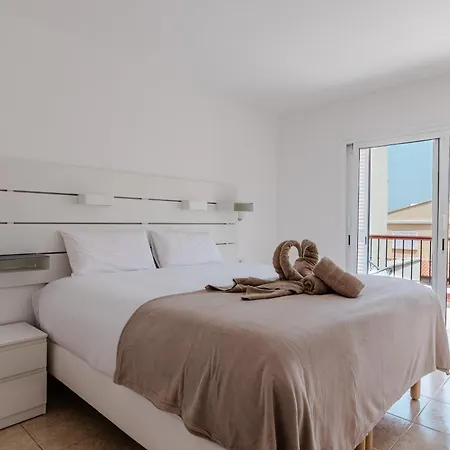 Villa Comfortable 4-bedroom With Private Gardens *