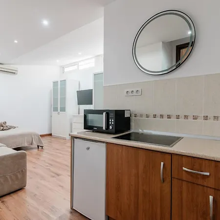 Villa Comfortable 4-bedroom With Private Gardens