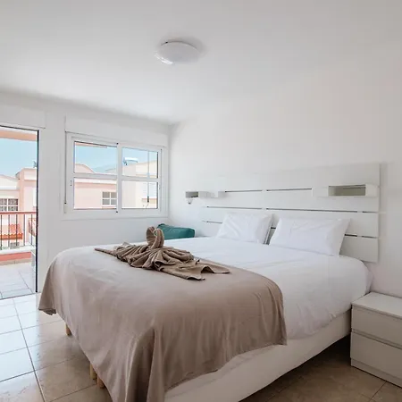 Comfortable 4-bedroom With Private Gardens Costa Adeje (Tenerife)