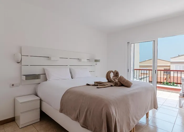 Villa Comfortable 4-bedroom With Private Gardens *