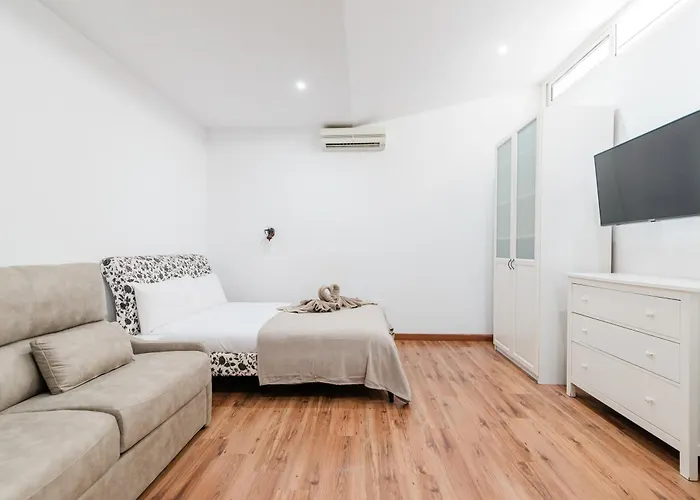 Villa Comfortable 4-bedroom With Private Gardens