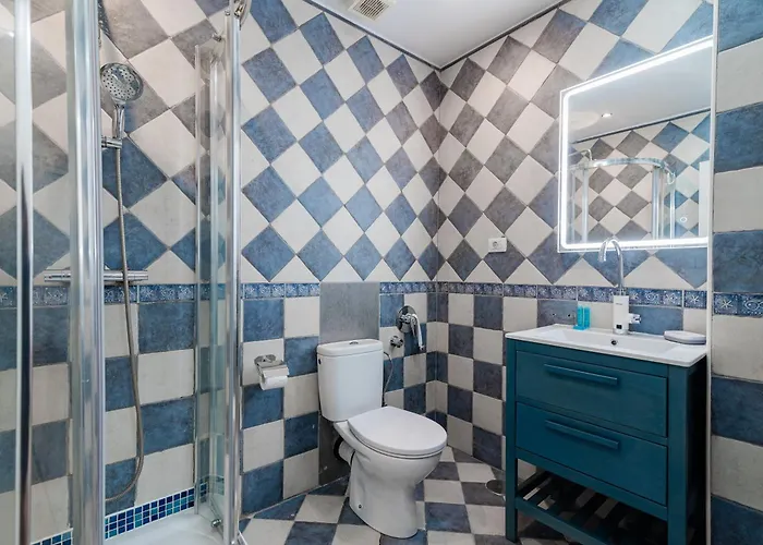 Comfortable 4-bedroom With Private Gardens