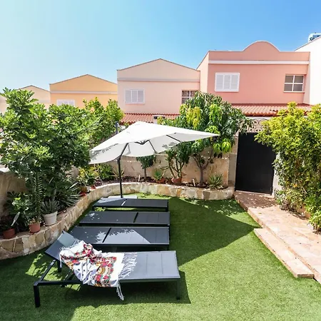 Villa Comfortable 4-bedroom With Private Gardens *