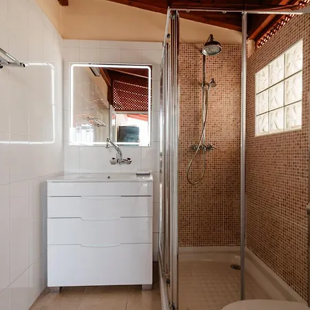 Villa Comfortable 4-bedroom With Private Gardens Costa Adeje (Tenerife)