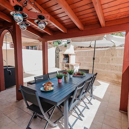 Comfortable 4-bedroom With Private Gardens Costa Adeje (Tenerife)